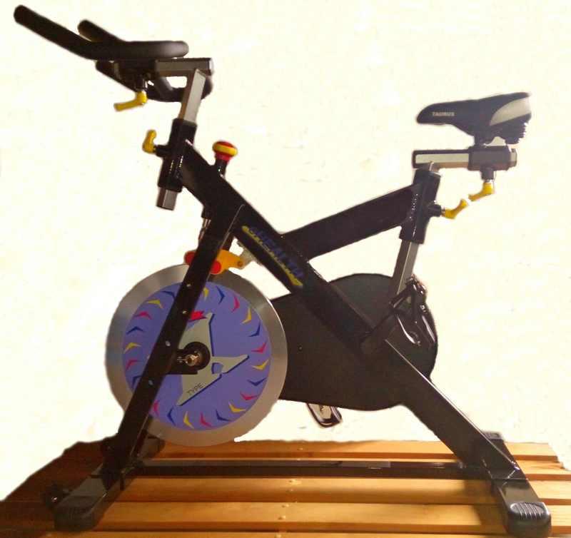 商用型皮帶式 飛輪健身車