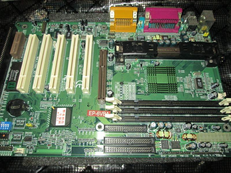 磬英科技早期Pentium 2或III主機板EV-6VBA (故障品) 好像沒用過 少灰塵