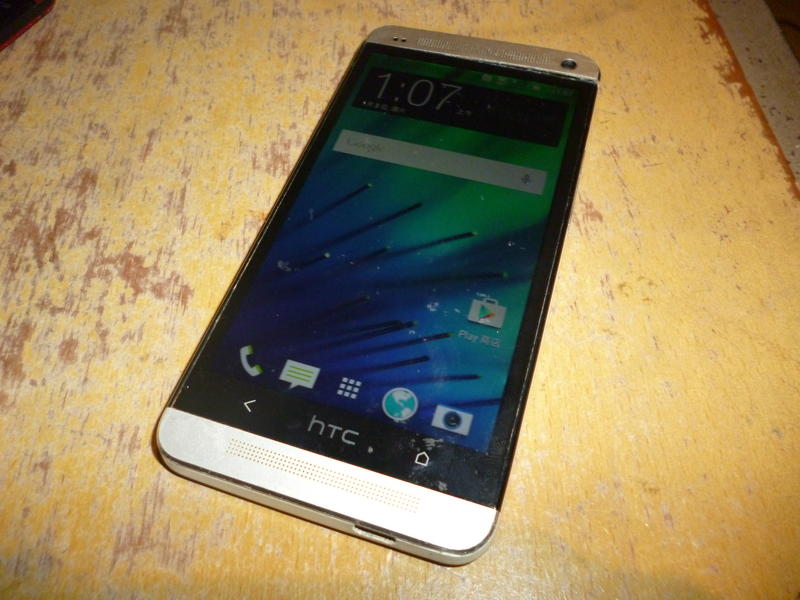 HTC-M7智慧手機500元-功能正常