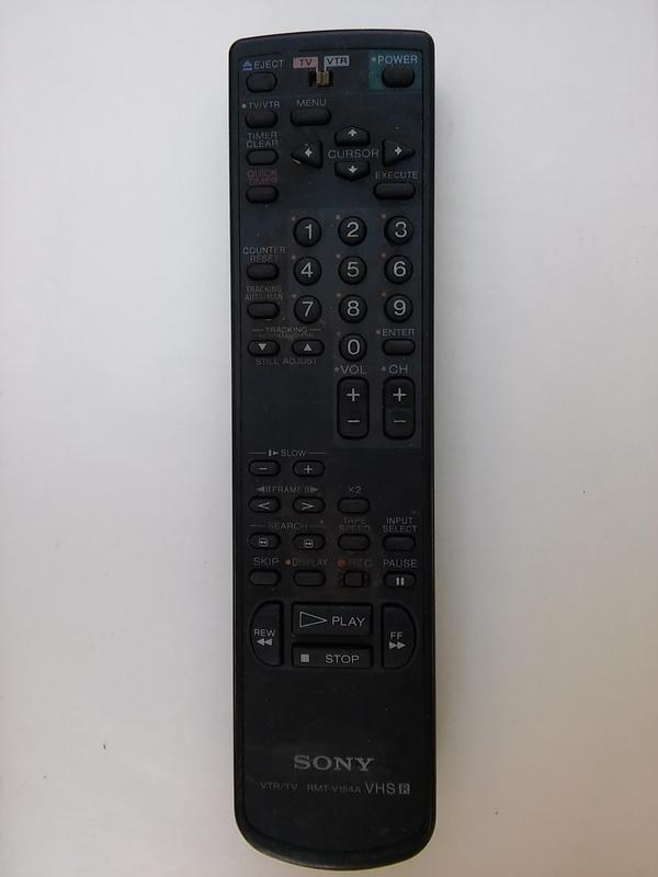 Sony RMT-V154A VTR/TV VHS 錄影帶播放器或電視螢幕的遙控器/選台器 /本產品不附任何電池(電池室