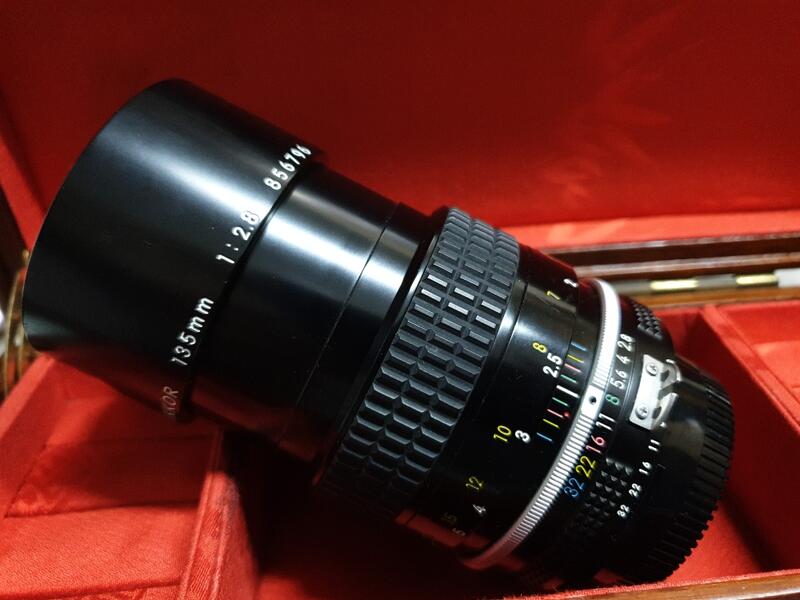 Nikon  AI 135mm F2.8 人像鏡(內建遮光罩)