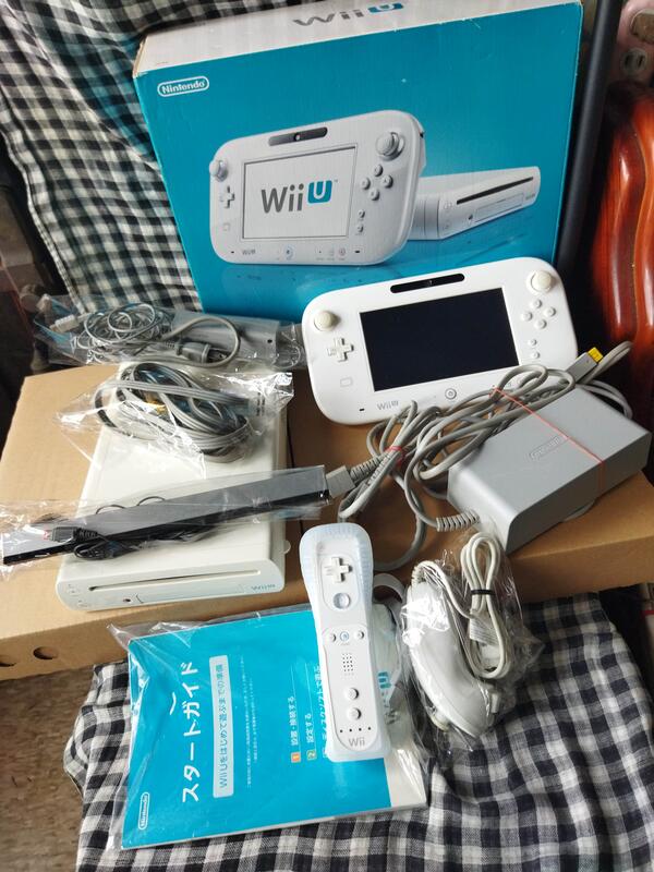 二手購於日本任天堂日規Wii U主機平板觸控筆電源線HDMI線感應棒左右手遙控器