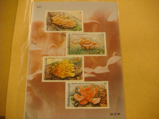 泰國菇類紀念郵票小全張---新票如圖示 / 物超所值!