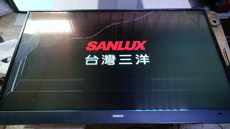 SANLUX三洋SMT-50MF5液晶電視面板破零件拆賣