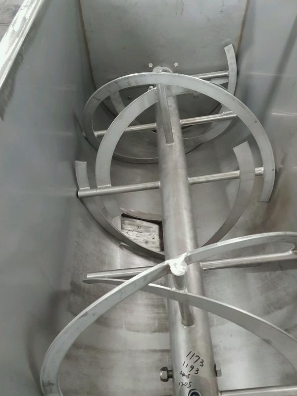 全新  不鏽鋼，白鐵 攪拌桶 混合機   臥式混合機  臥式攪拌桶