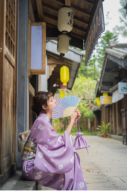 注染ゆかた 純白の木綿絽 瑠璃色ぼかし染め 咲き群れる小桔梗柄