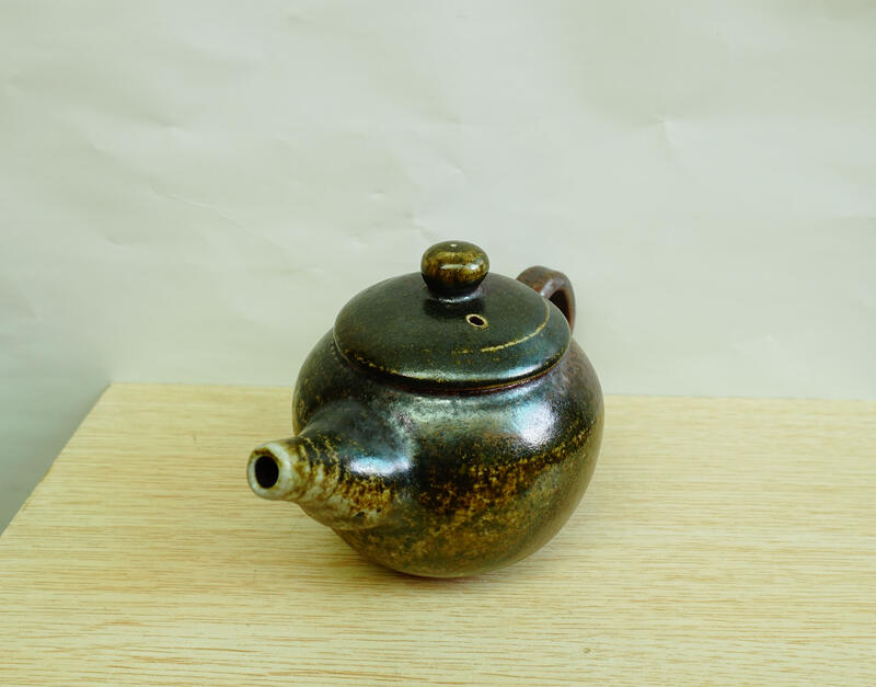 【柴燒】茶壺 200 c.c.-- **愛麗絲夢遊** 414 -- 茶具 普洱茶 茶器