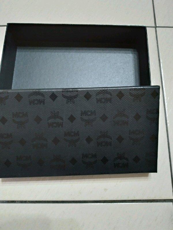 MCM 黑色印花包裝紙 盒 + 防塵袋