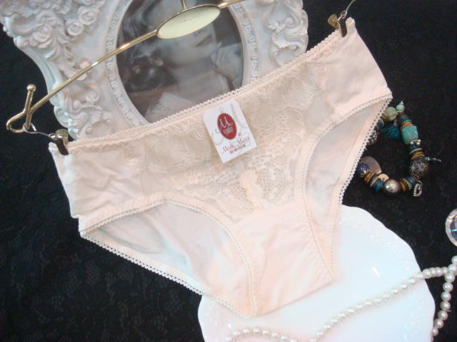 拜金的店 曼黛瑪璉內褲 M 號 F62052-4 米白色內褲