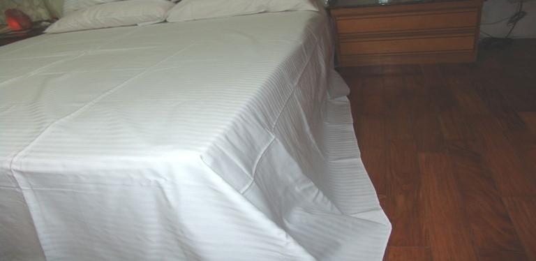 五星級飯店備品民宿備品專用超細纖維雙人特大條紋床單8.5尺*10尺每件900元台灣製