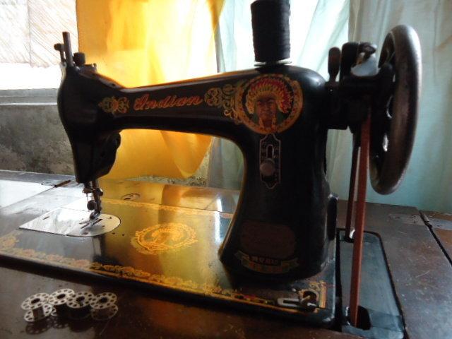 古董 縫紉機 實木 櫃子式 懷舊 手動 縫紉機