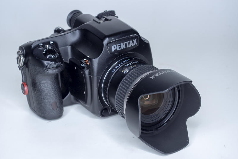 Pentax 645D 不含鏡頭(**45mm F2.8廣角鏡已售**)