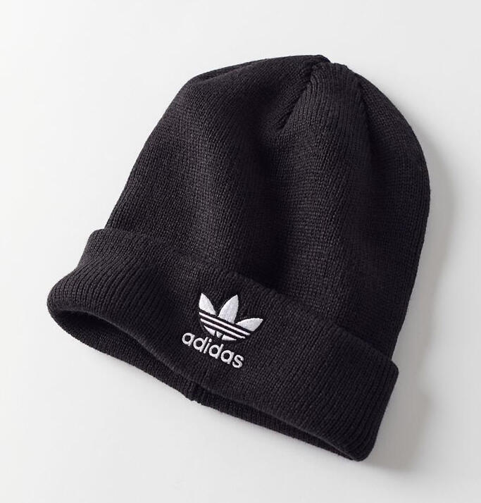 Adidas top neo beanie