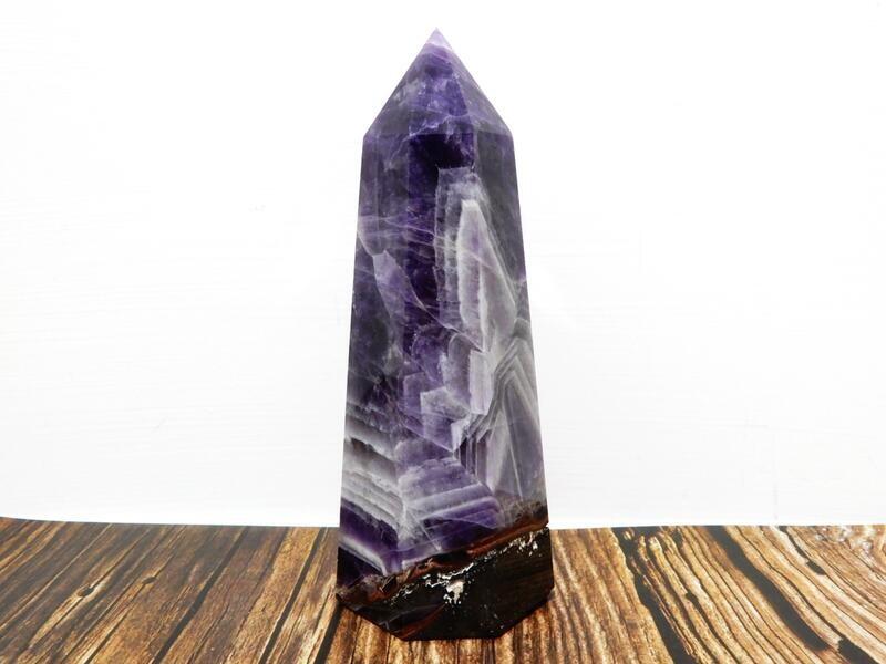<< 紫愛水晶,特價中 >> 阿賽斯特萊紫晶＊天然紫水晶柱（有木座） 尺寸：約191*78（mm） 約1183g