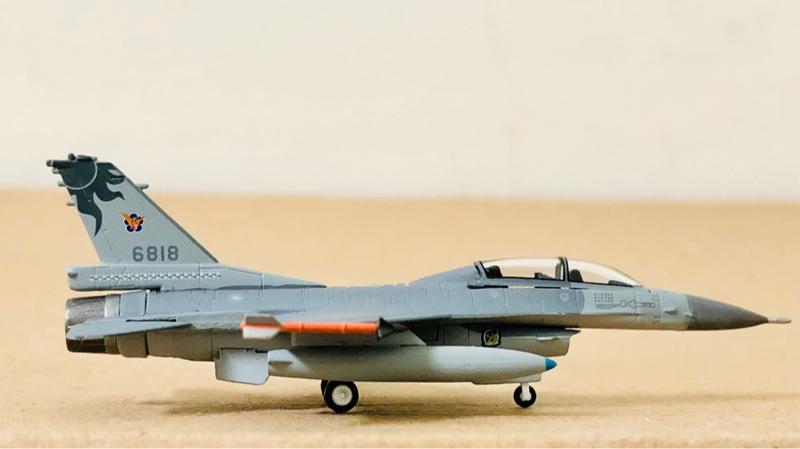 (售完)1/200 ROCAF 中華民國國軍 F-16B 花蓮基地 低視度 太陽神 灰太陽 編號6818 HG6368