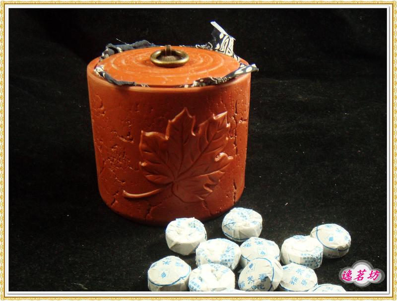 【逸茗坊】楓葉浮雕 紫砂 茶葉罐，貯存茶葉的好幫手!!,當擺件也不錯看哦!!