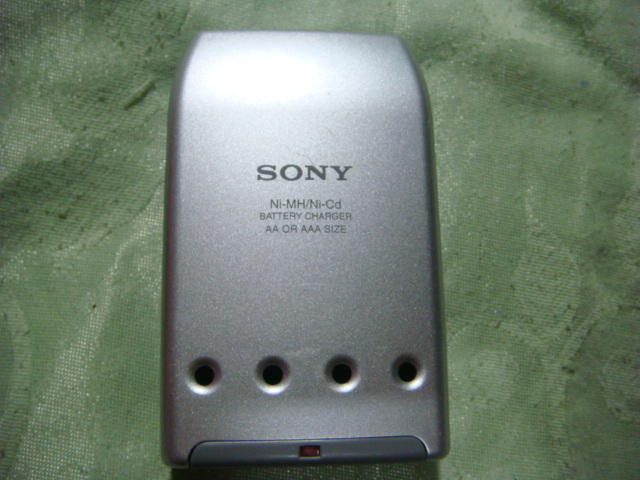 SONY AA OR AAA 充電電池充電器BCG-34HNB | 露天市集| 全台最大的網路