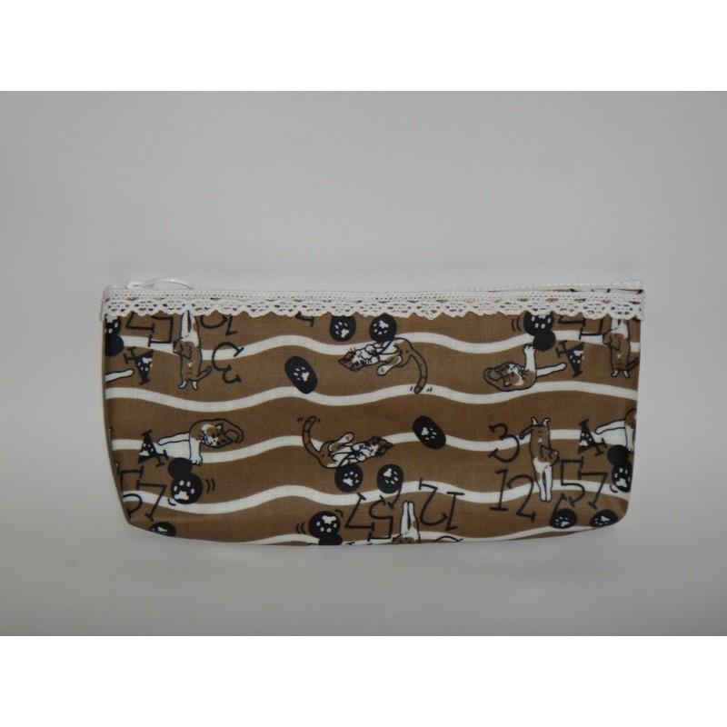 apple 手作化妝包 筆袋 台灣製造 防水布材質  (數字小貓)
