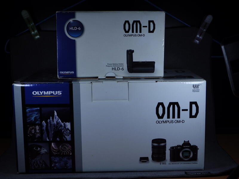 Olympus OM-D E-M5 與 HLD-6