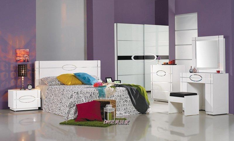 【DH】商品貨號N519-A《【月亮】》白色玻璃亮烤漆雙人套床。雙人床+床頭櫃*2+四斗櫃+鏡台含椅組+7X7衣櫃/黑色