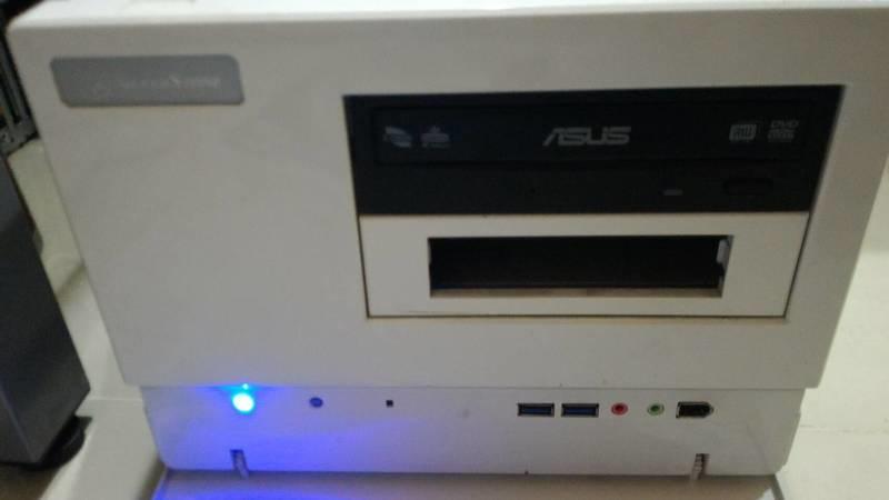 方塊主機  白色 G1610  ASUS P8B75-M LE 系列 4G記憶體 