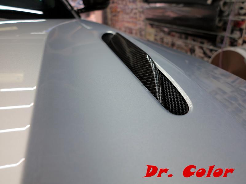 Dr. Color 玩色專業汽車包膜 Aston Martin DB11 亮面carbon_散熱片 / 門手把 / 側裙