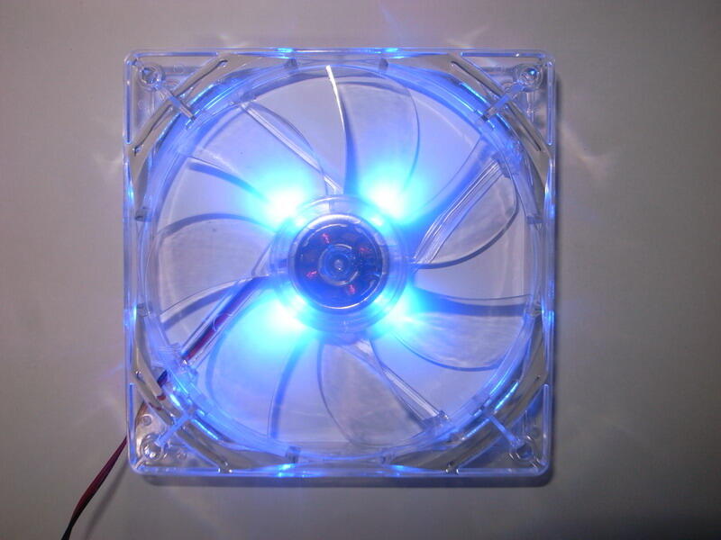 【台南】12*12(12cm*12cm) 四燈藍光系統散熱風扇(新品)
