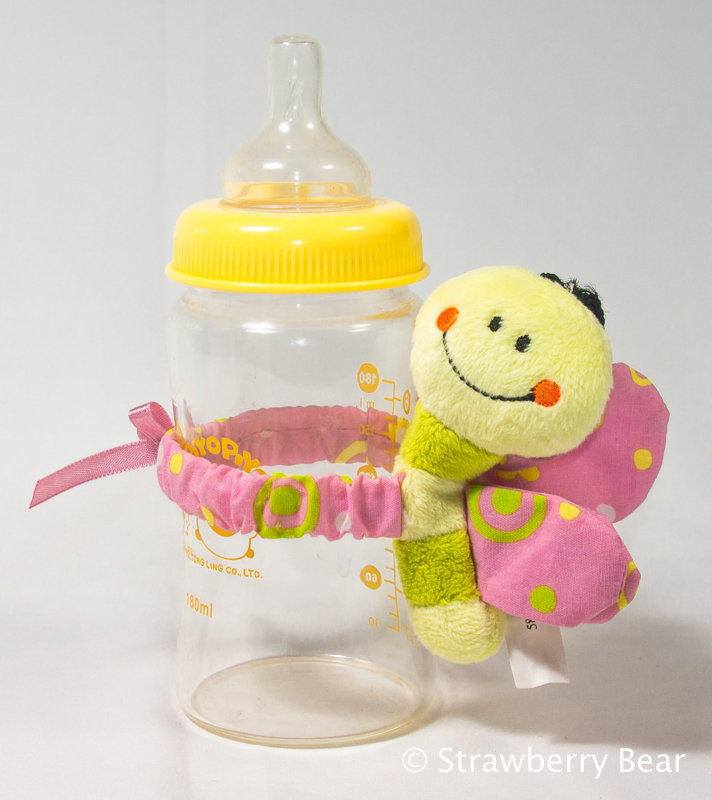 草莓熊雜貨店 奶瓶彈性伸縮裝飾環 蝴蝶絨毛 粉紅 點點 嬰兒 安撫