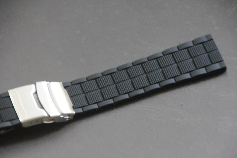 22mm silicone  平價版～四版格紋矽膠錶帶;替代各式搶＄貴貨seiko,oris...可替代使用