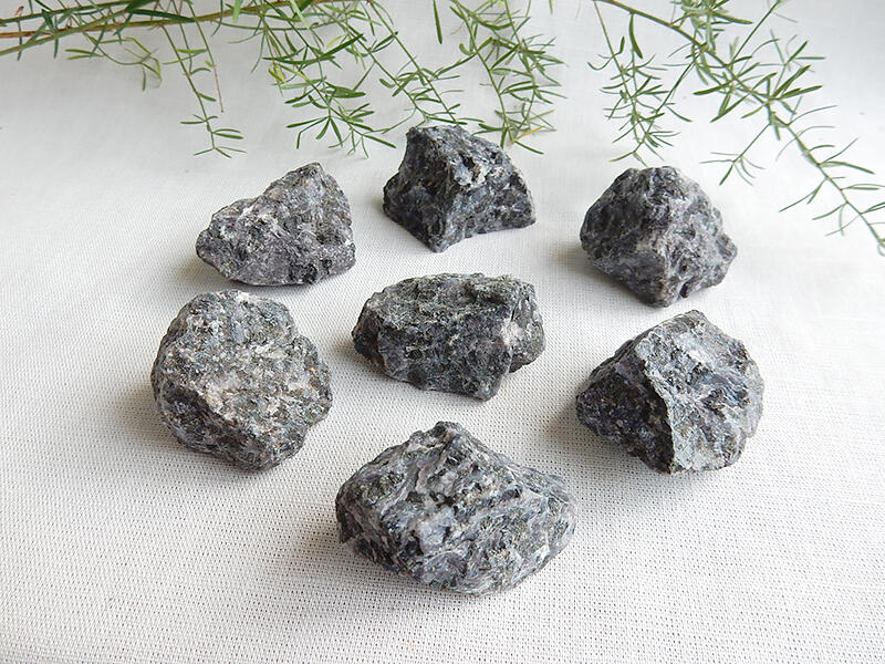 【2075水晶礦石】 神奇梅林石(靛藍輝長石)原礦