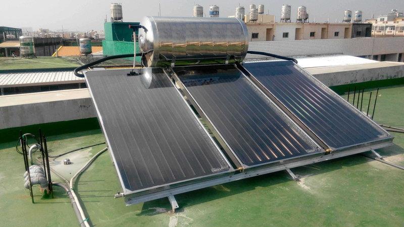 台灣製造 久禾太陽能熱水器 3片400公升 自取自裝 超低價 通用零件 維修有保障 電熱-控制面板及安裝費另計