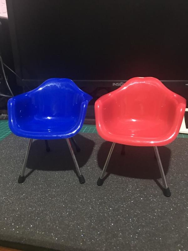 [最低價］大創椅子兩張 可搭配12吋可動公仔使用