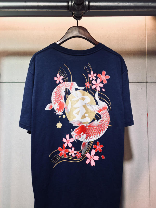 日式竹節棉 傳統圖樣  金銀鯉魚印花T（藍色）