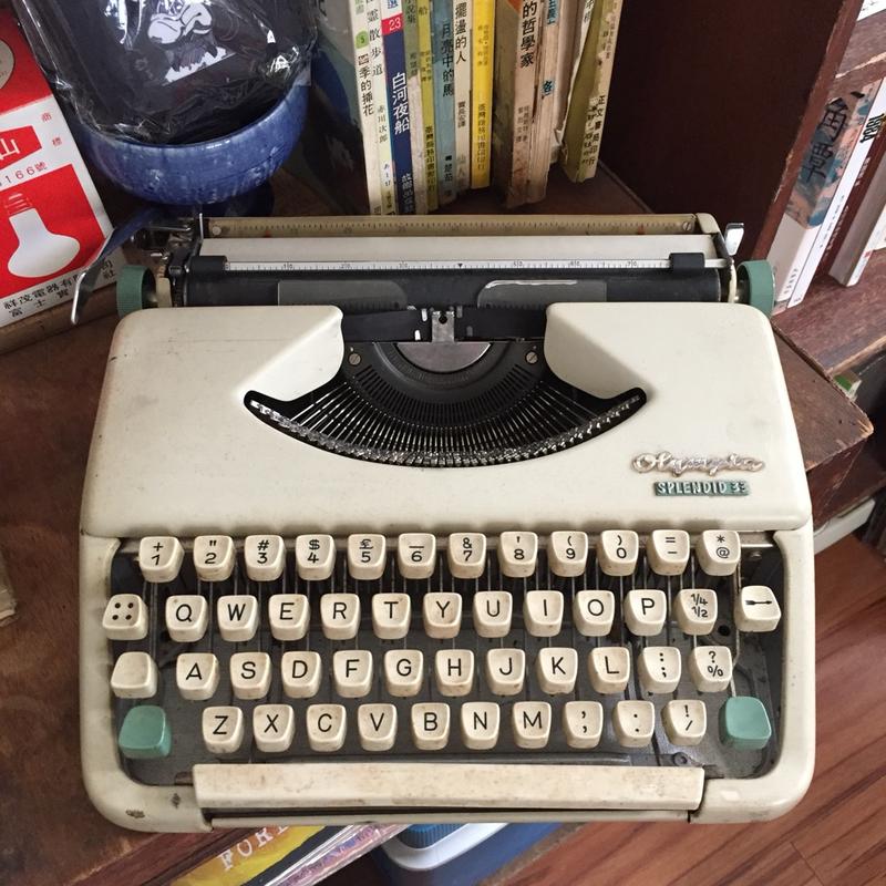Olympia splendid 33 打字機 1962 西德製 (已售出，勿下標)