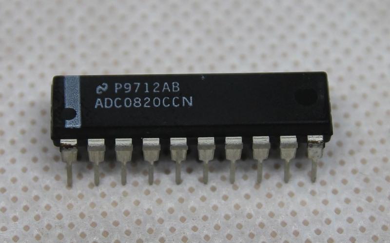 【ee8088賣場】ADC0820 DIP20 類比至數位轉換器(8bits) (現貨)