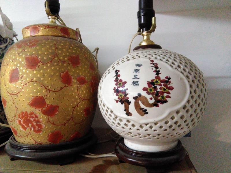 中華陶瓷風 鏤空瓷瓶燈 中 有落款 