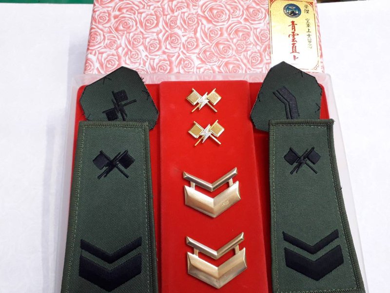 [軍武行軍用品專賣]陸軍晉任禮盒簡配-數位迷彩夾克肩章