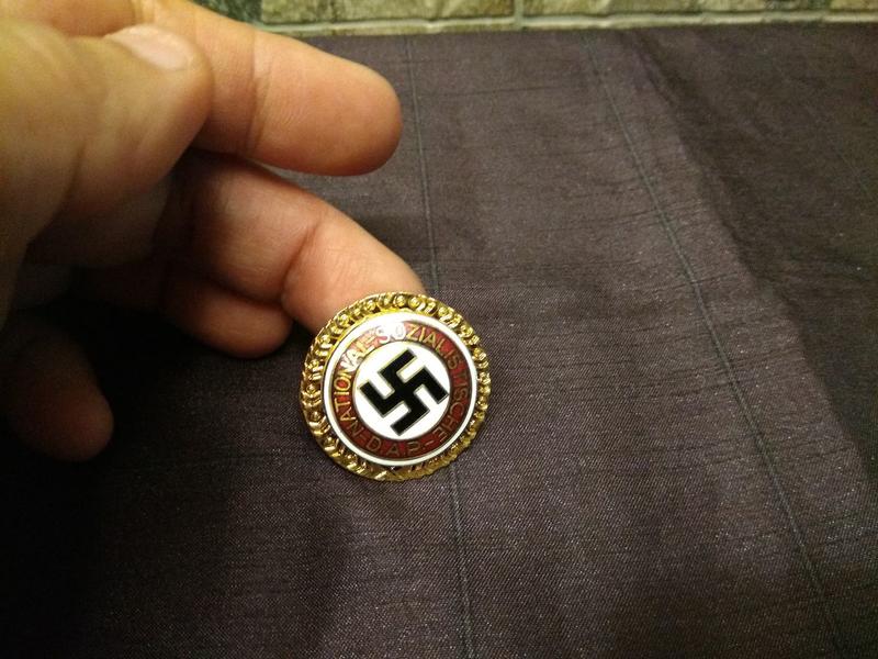 德國徽章114 德國二戰納粹卍字鐵製黨章(胸章)