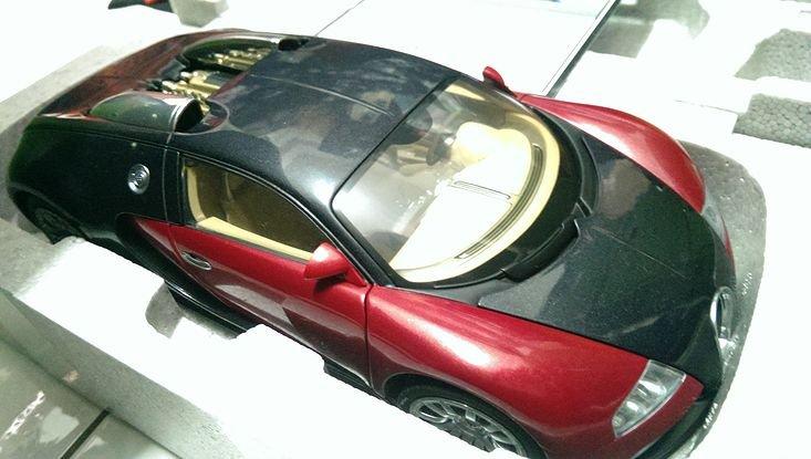 1/18 AutoArt Bugatti  Veyron 初版 原廠 藍盒 經典 紅 黑 配色