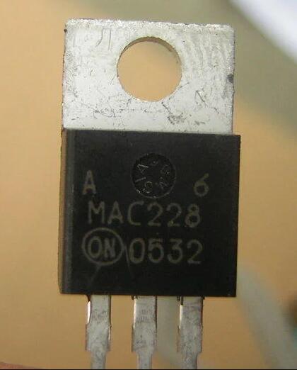 MAC228A6FP(三極管) (1組/50個)