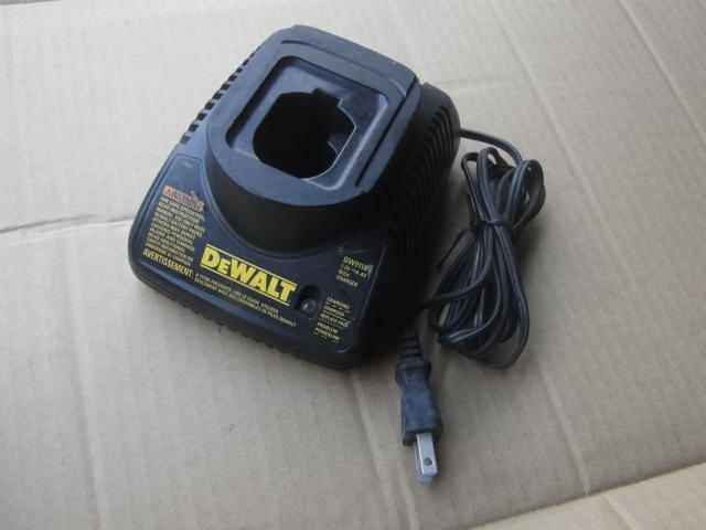電動工具:充電器:美國 DEWALT 得偉 DW9118 7.2v-14.4v 充電器