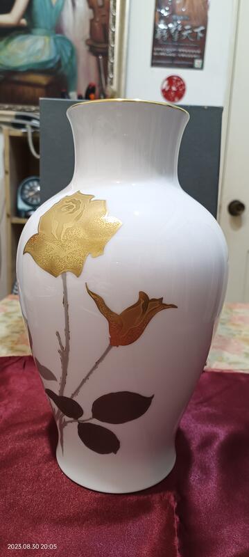大倉陶園OKURA 黃金金蝕玫瑰薔薇骨瓷花瓶高28公分9.8成新日製再送ww三
