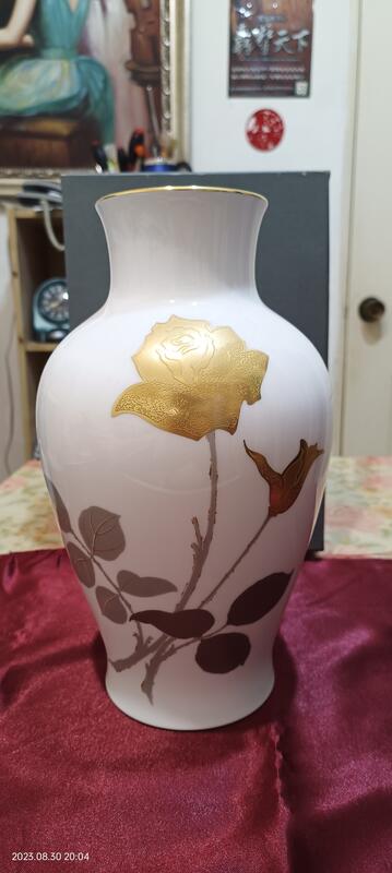 大倉陶園OKURA 黃金金蝕玫瑰薔薇骨瓷花瓶高28公分9.8成新日製再送ww三 
