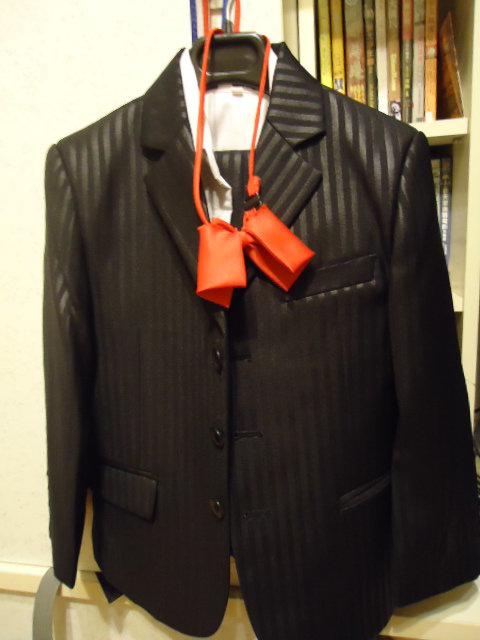 英式男童5件式西裝禮服，包括外套,背心,西褲,襯衫,領帶