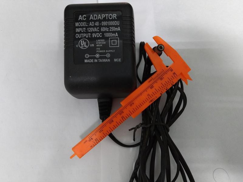 AC  Adapter 變壓器 穩壓器 監控電源 LED電源 轉 DC 9V 1A