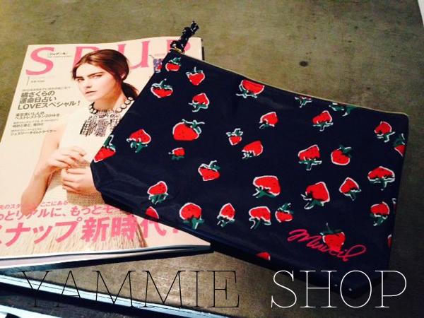 ~YAMMIE SHOP~日文雜誌SPUR 1月號2015附MUVEIL 草莓 手拿包 化妝包 手機皮夾（WBH14）