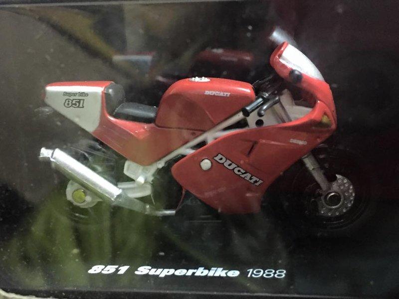 Ducatti 經典老車 杜卡迪 摩托車 851 Superbike 1988 比例 1/32 合金完成品