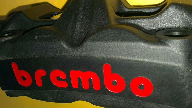 BREMBO 一體鑄造輻射卡鉗 黑色紅字 X max  R3 刷卡