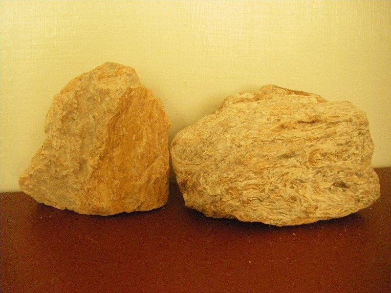 天然原礦原石 稀有千萬年蘊藏 金黃琥珀原礦石 ~~ 原汁原味 原礦擺件 ~~ 2個特價出售 ~~