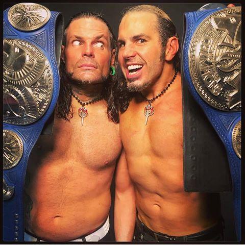 [美國瘋潮]正版 WWE The Hardy Boyz Logo Pendant Hardys兄弟檔紅橘色金屬項鍊